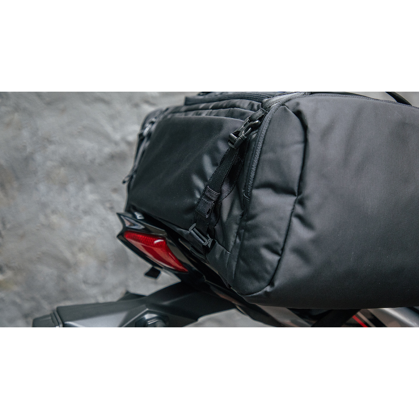 Navigator Black Duffelpack